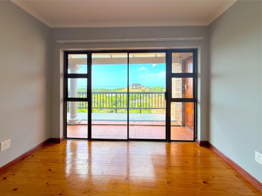4 Bedroom Property for Sale in Bluewater Bay Eastern Cape